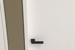 Dettaglio maniglia e porta senza coprifilo